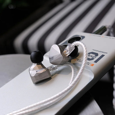 MOONDROP Kadenz Dynamic Driver lEMs In-ear Headphones Wired  Earbuds with Versatile Connectivity and High-Quality Cable